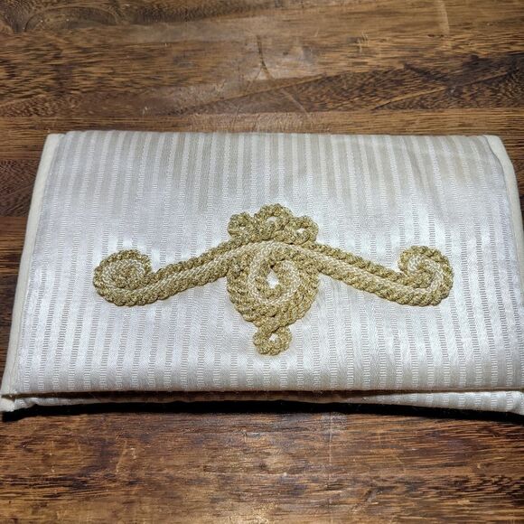 L'artisan du Liban Handmade Cosmetic Bag 8.5" x 5" Cream Colored and Silky - Picture 2 of 6